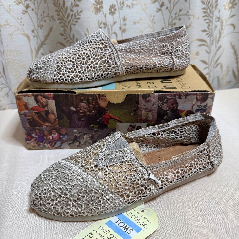 TOMS Classics Silver Morocco Crochet Slip On Flats Womens 10 Boho Cottagecore